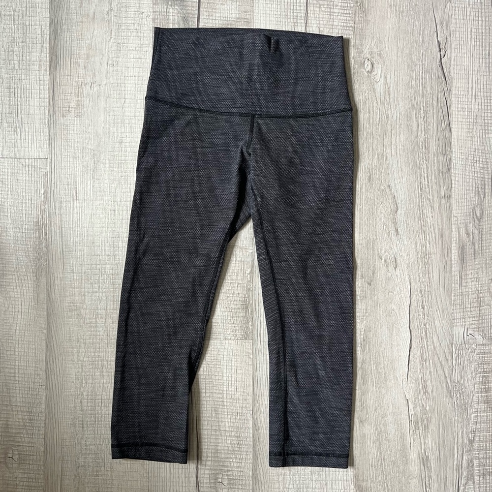 LULULEMON WUNDER UNDER Textured High Rise Tight Cropped Leggings Size 8 - Picture 2 of 12